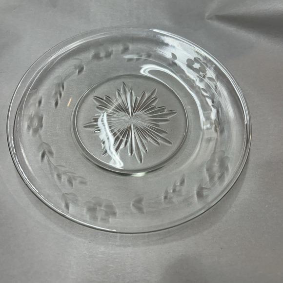 The Unbranded Brand Other - Vintage Floral Etched Glass 8" Luncheon Plates Set Of 4